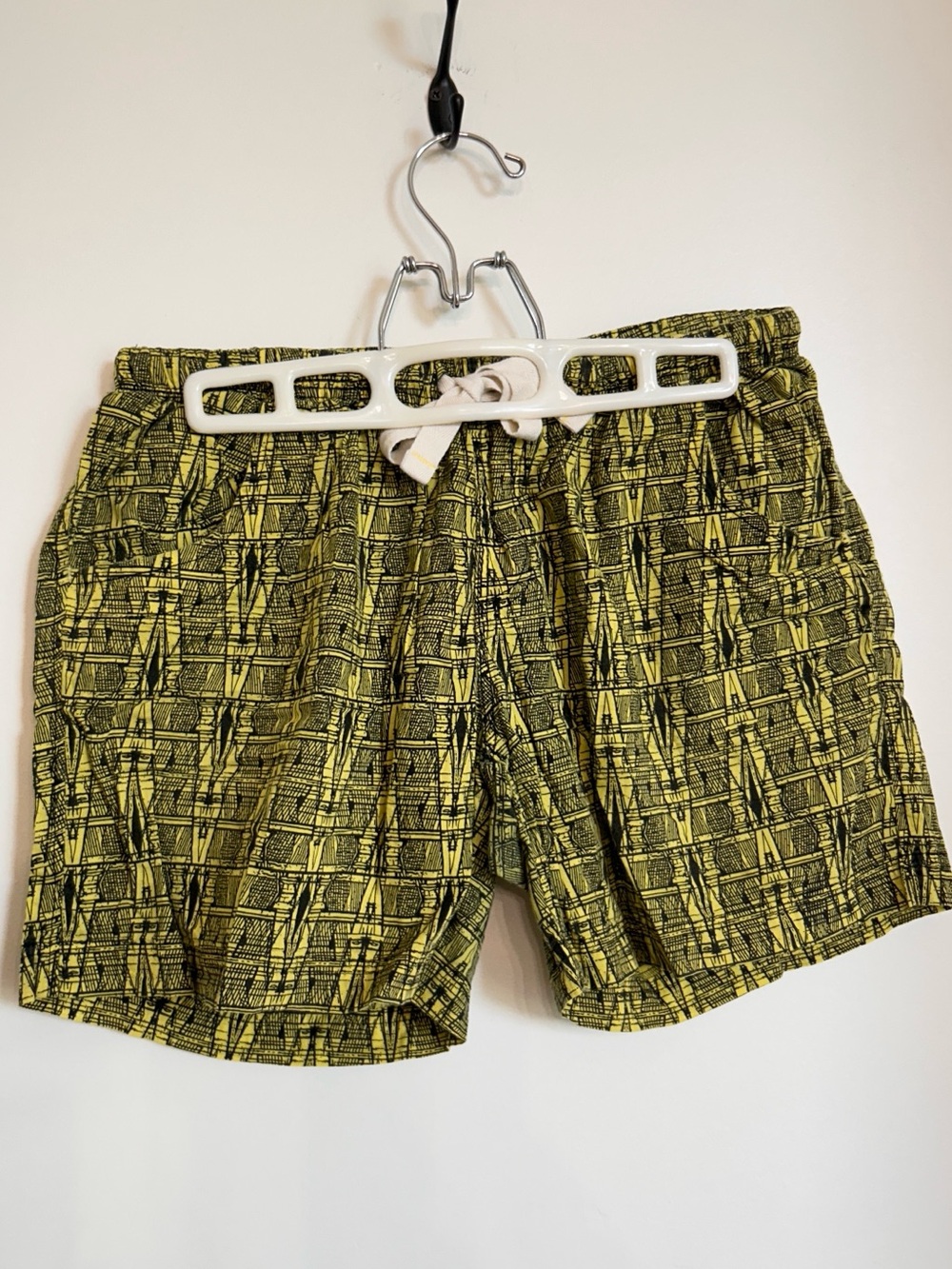 KAVU SHORTS WITH POCKETS